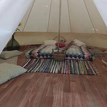 אתר קמפינג Tenda Romantica Nel Noccioleto Castellero